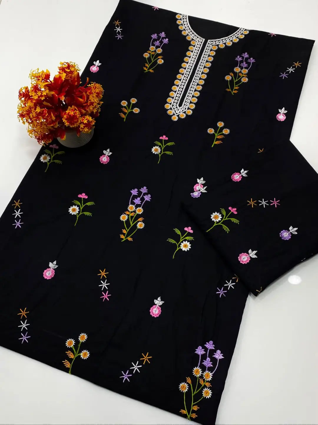 Elegant Black Embroidered 2-Piece Women’s Suit – Floral Embroidery Design
